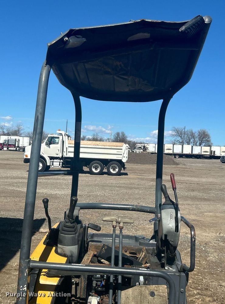 image for item EG1240 John Deere mini excavator