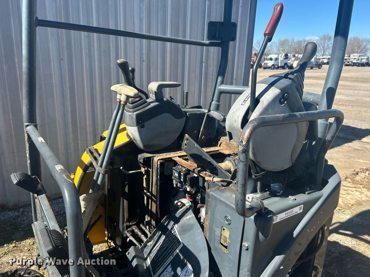 image for item EG1240 John Deere mini excavator