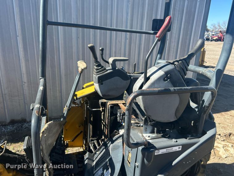 image for item EG1240 John Deere mini excavator