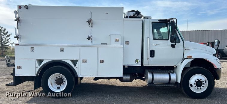 image for item EG1251 2013 International  440 SBA utility / service truck