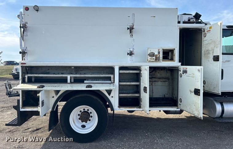 image for item EG1251 2013 International  440 SBA utility / service truck