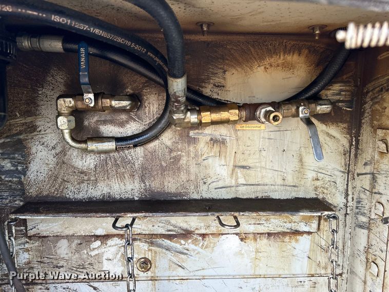 image for item EG1251 2013 International  440 SBA utility / service truck