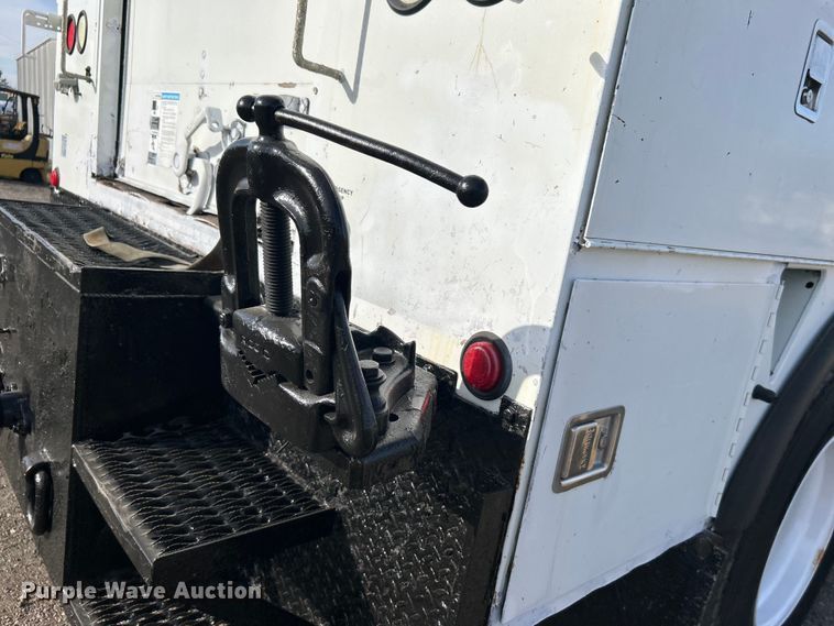 image for item EG1251 2013 International  440 SBA utility / service truck