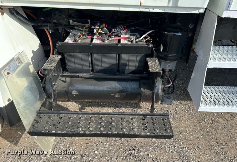 image for item EG1251 2013 International  440 SBA utility / service truck