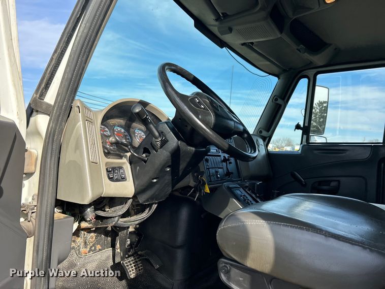 image for item EG1251 2013 International  440 SBA utility / service truck