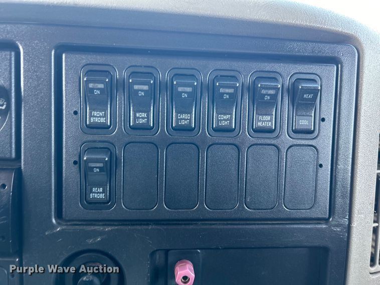 image for item EG1251 2013 International  440 SBA utility / service truck