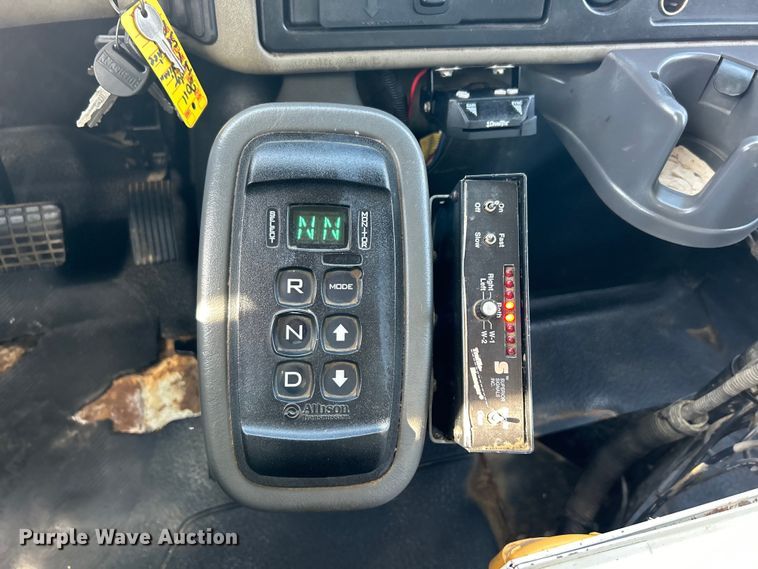 image for item EG1251 2013 International  440 SBA utility / service truck