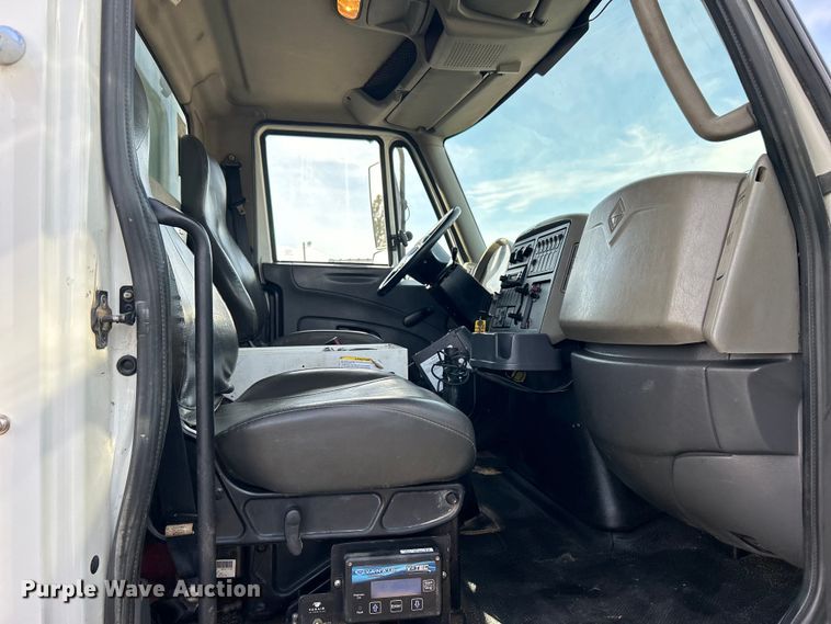 image for item EG1251 2013 International  440 SBA utility / service truck