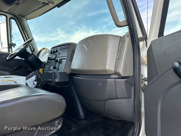 image for item EG1251 2013 International  440 SBA utility / service truck