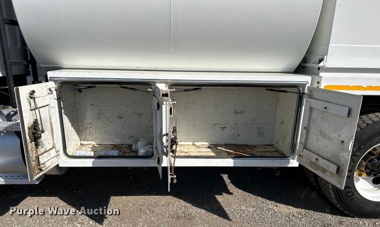 image for item EG1253 2012 Freightliner  Business Class M2 fuel / lube truck