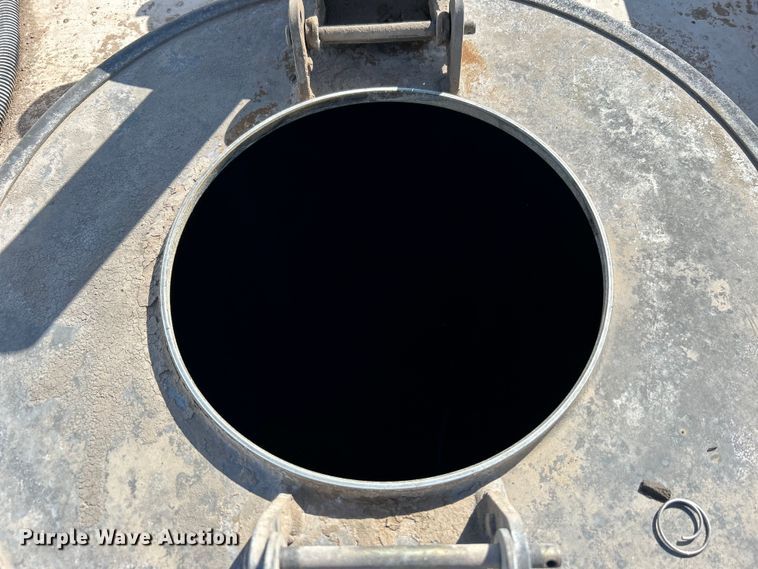 image for item EG1253 2012 Freightliner  Business Class M2 fuel / lube truck