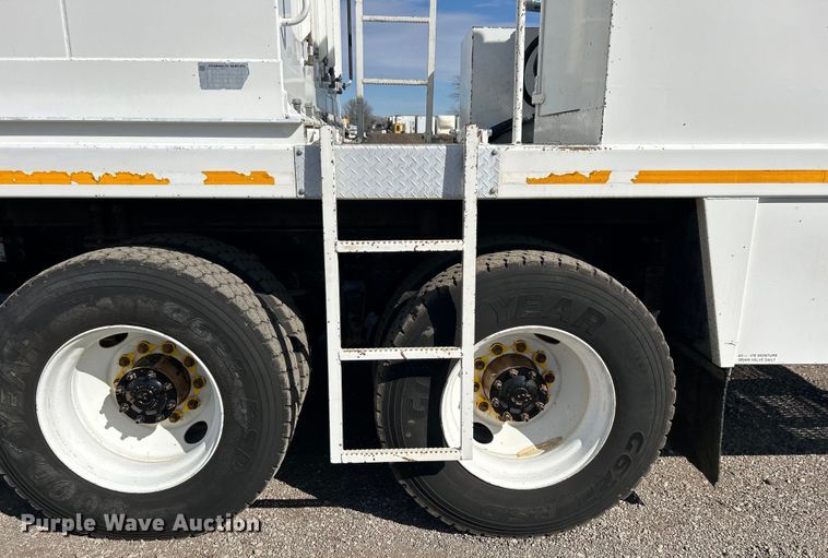 image for item EG1253 2012 Freightliner  Business Class M2 fuel / lube truck