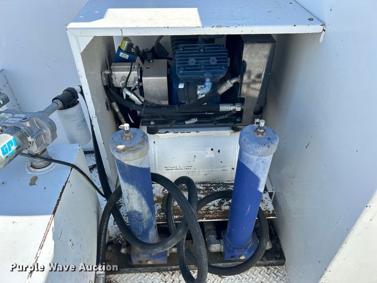 image for item EG1253 2012 Freightliner  Business Class M2 fuel / lube truck