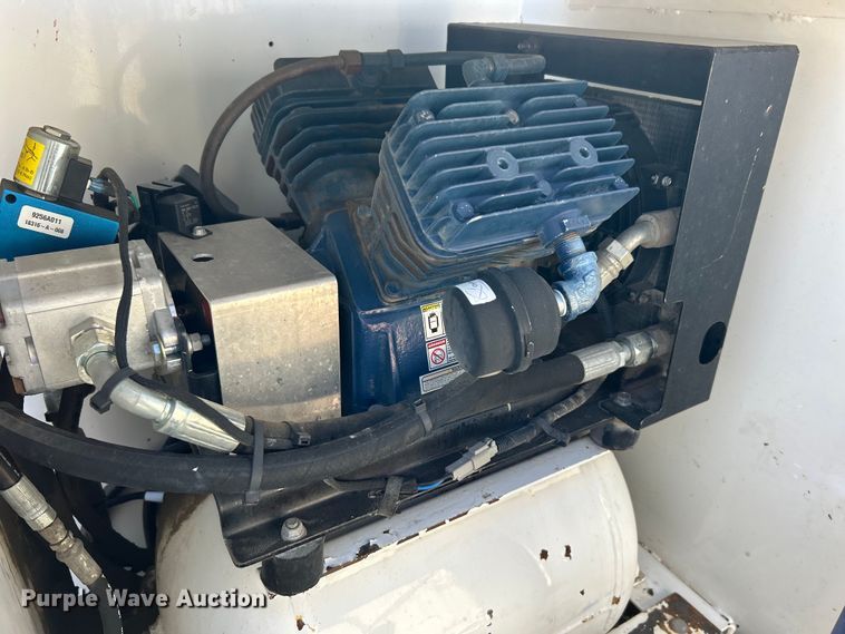 image for item EG1253 2012 Freightliner  Business Class M2 fuel / lube truck