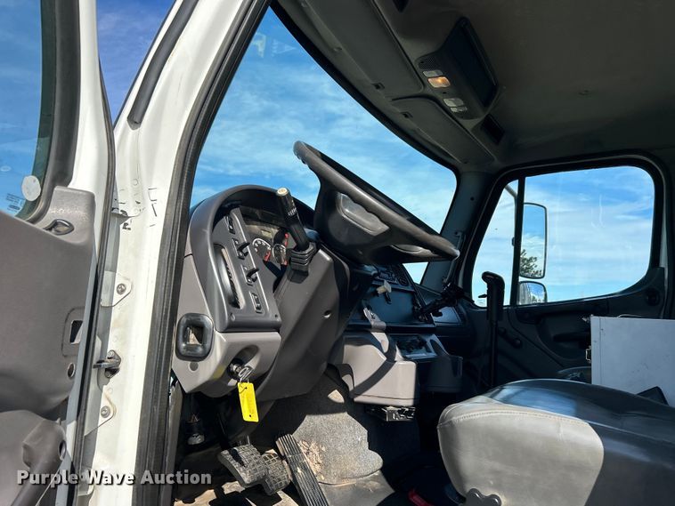 image for item EG1253 2012 Freightliner  Business Class M2 fuel / lube truck