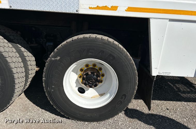 image for item EG1253 2012 Freightliner  Business Class M2 fuel / lube truck