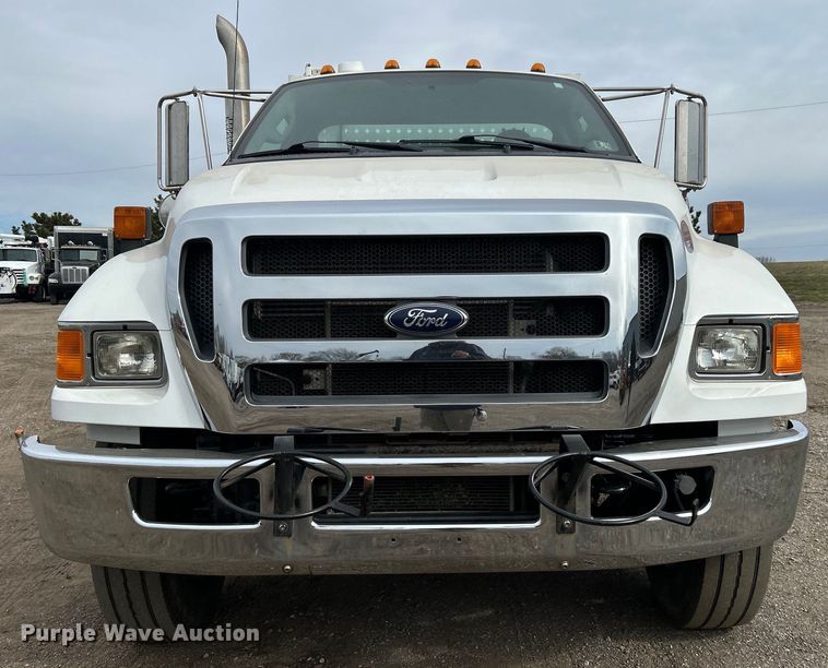 image for item EG1262 2013 Ford F650 Super Duty utility / service truck