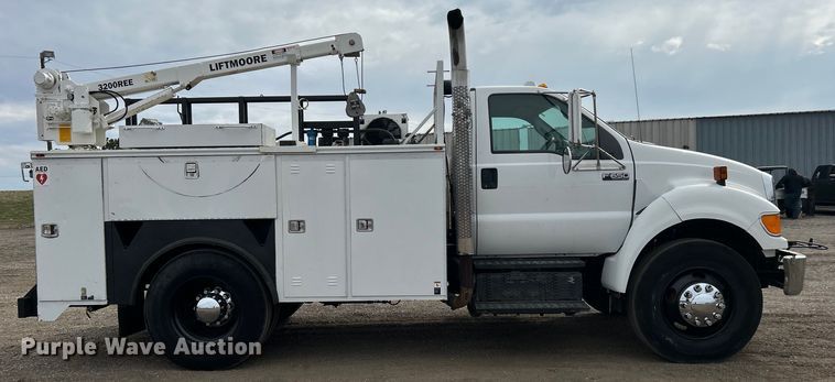 image for item EG1262 2013 Ford F650 Super Duty utility / service truck