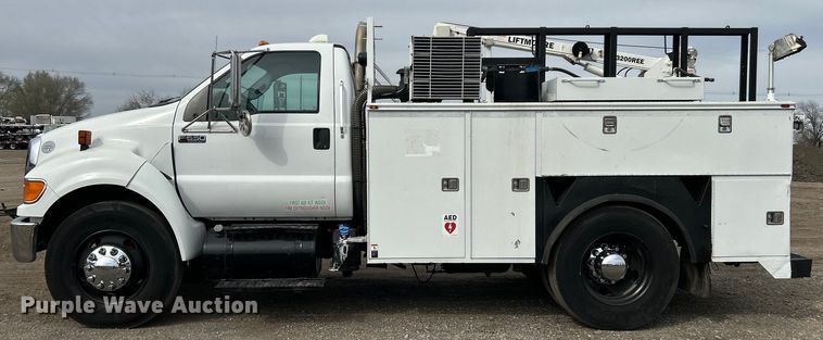 image for item EG1262 2013 Ford F650 Super Duty utility / service truck