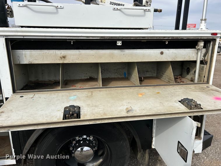 image for item EG1262 2013 Ford F650 Super Duty utility / service truck