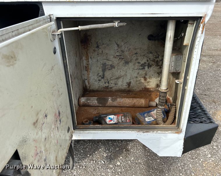 image for item EG1262 2013 Ford F650 Super Duty utility / service truck