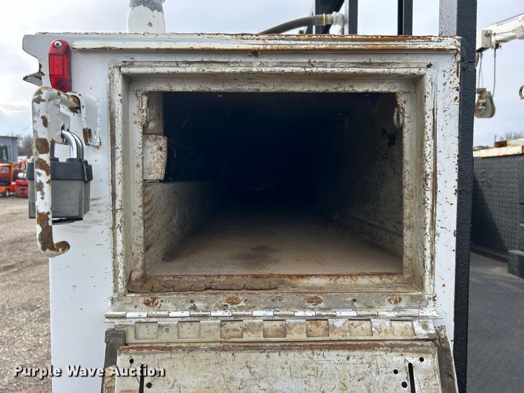 image for item EG1262 2013 Ford F650 Super Duty utility / service truck