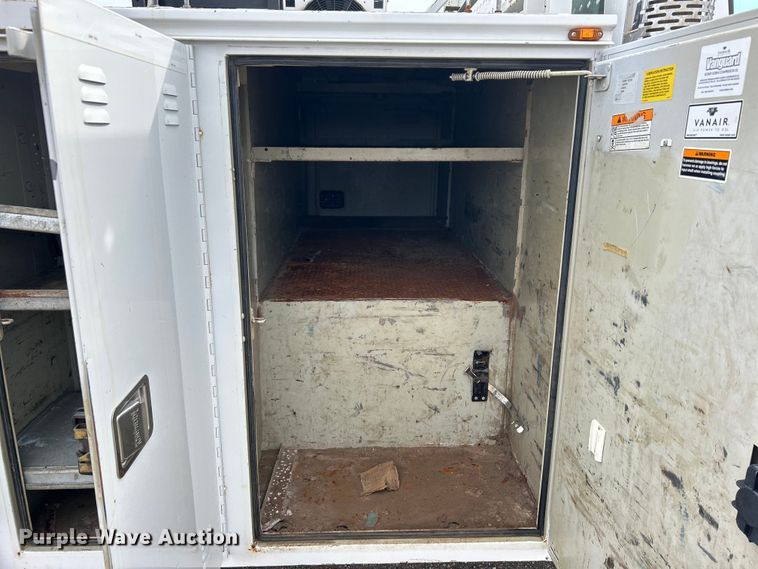 image for item EG1262 2013 Ford F650 Super Duty utility / service truck