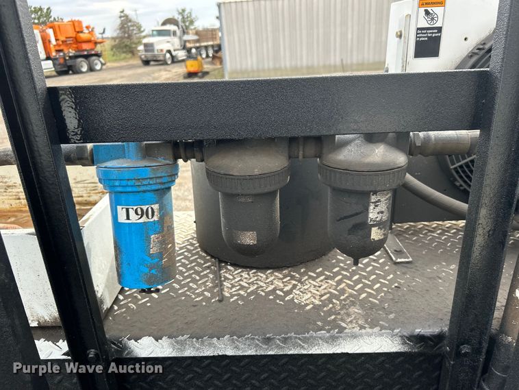 image for item EG1262 2013 Ford F650 Super Duty utility / service truck