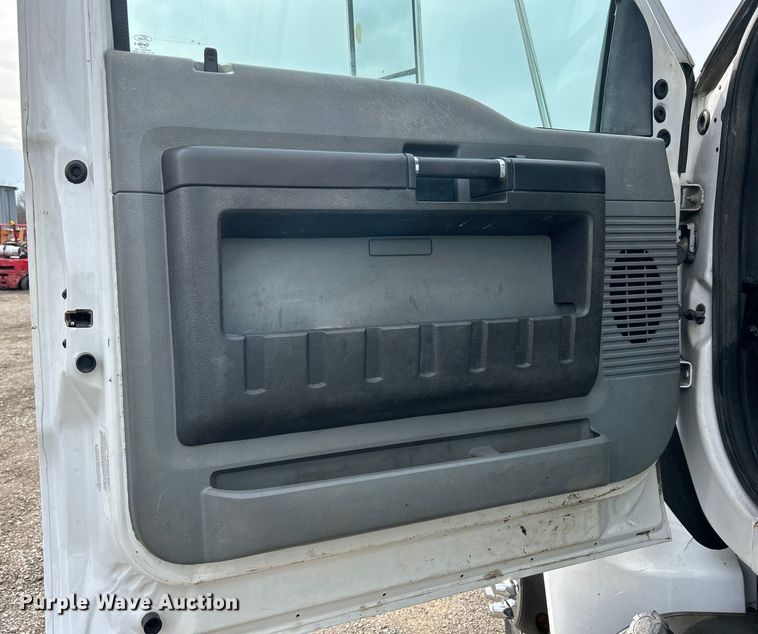 image for item EG1262 2013 Ford F650 Super Duty utility / service truck