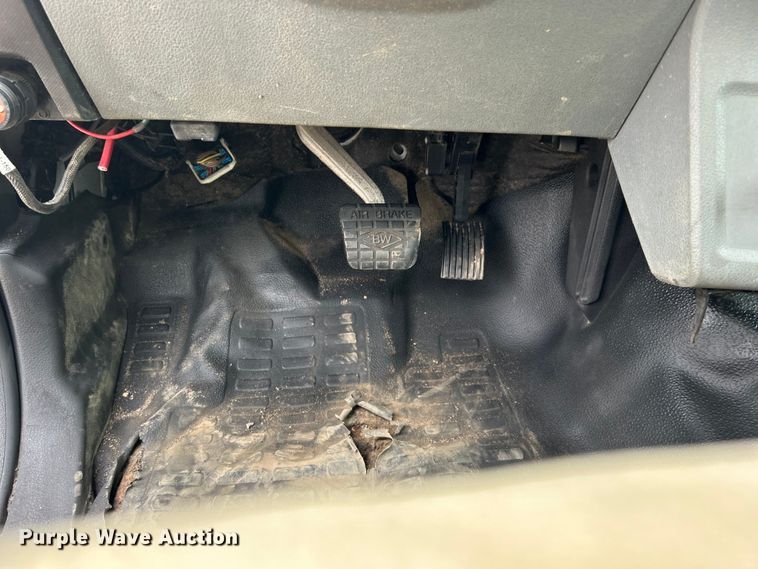 image for item EG1262 2013 Ford F650 Super Duty utility / service truck