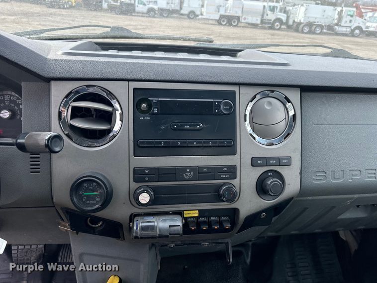 image for item EG1262 2013 Ford F650 Super Duty utility / service truck