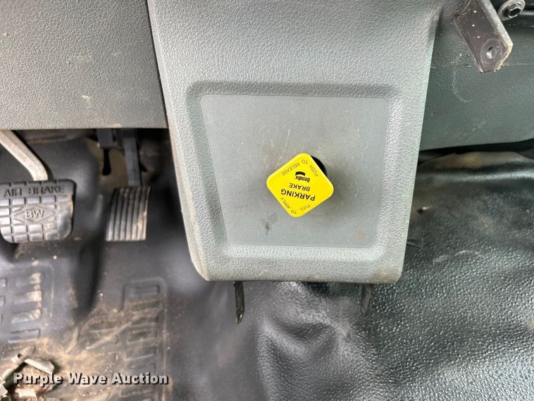 image for item EG1262 2013 Ford F650 Super Duty utility / service truck