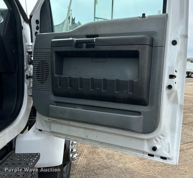 image for item EG1262 2013 Ford F650 Super Duty utility / service truck