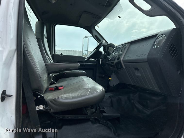 image for item EG1262 2013 Ford F650 Super Duty utility / service truck