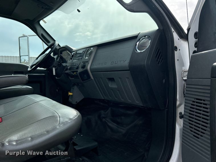 image for item EG1262 2013 Ford F650 Super Duty utility / service truck