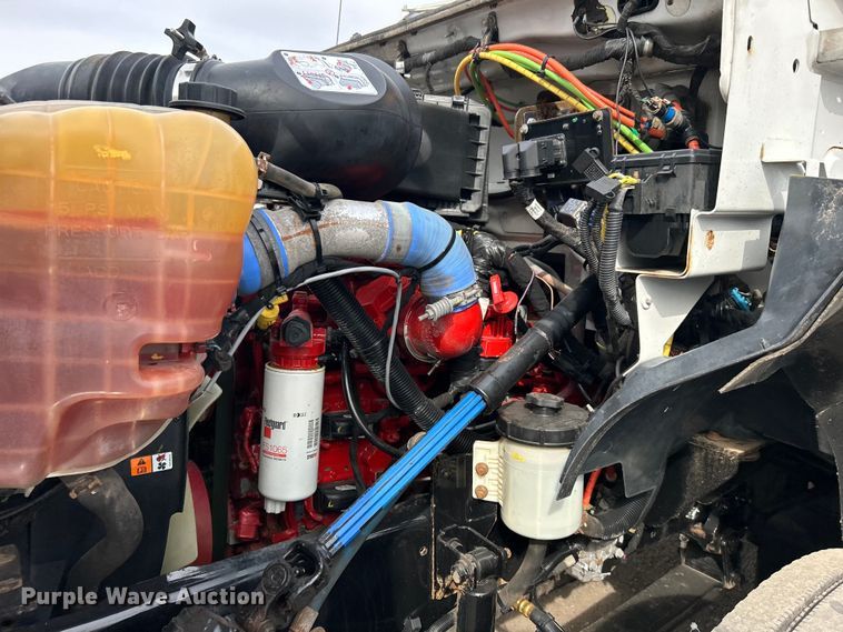 image for item EG1262 2013 Ford F650 Super Duty utility / service truck