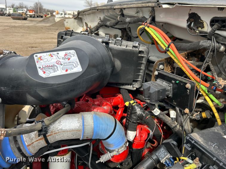 image for item EG1262 2013 Ford F650 Super Duty utility / service truck