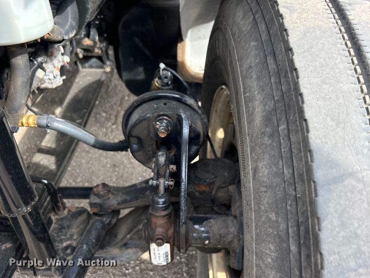 image for item EG1262 2013 Ford F650 Super Duty utility / service truck