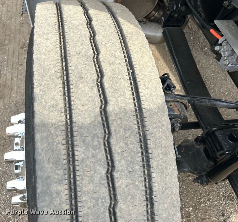 image for item EG1262 2013 Ford F650 Super Duty utility / service truck