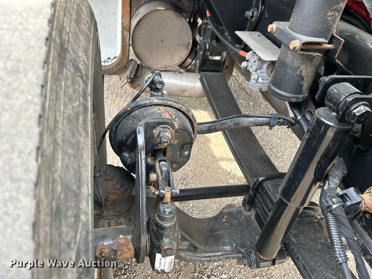 image for item EG1262 2013 Ford F650 Super Duty utility / service truck