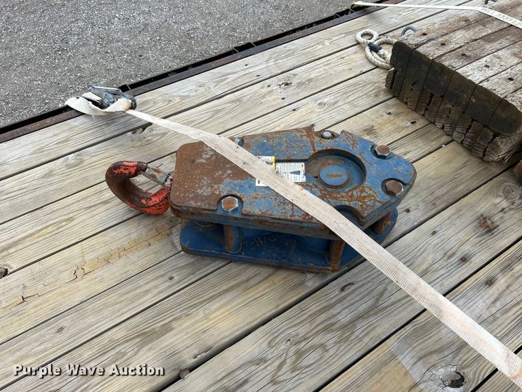 image for item EG1263 2006 Sterling L-Line crane truck