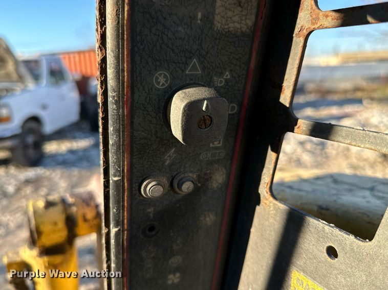 image for item EH3842 Gehl skid steer loader