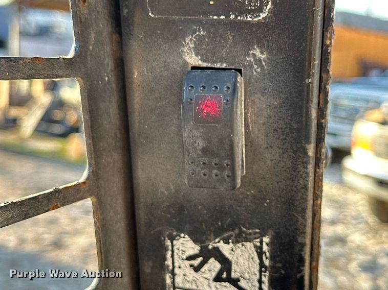 image for item EH3842 Gehl skid steer loader