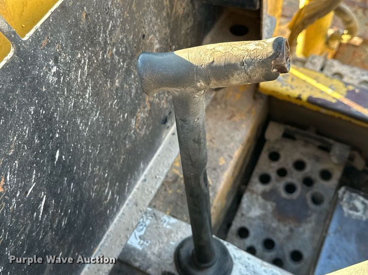 image for item EH3842 Gehl skid steer loader