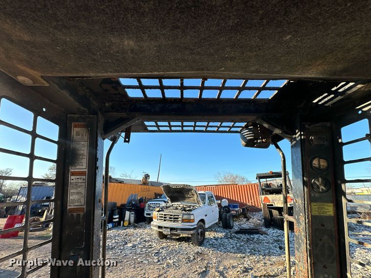 image for item EH3842 Gehl skid steer loader