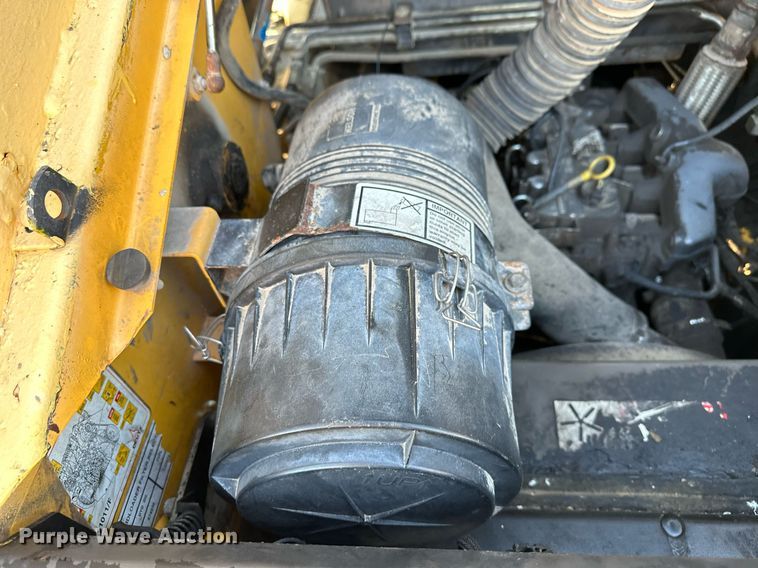 image for item EH3842 Gehl skid steer loader