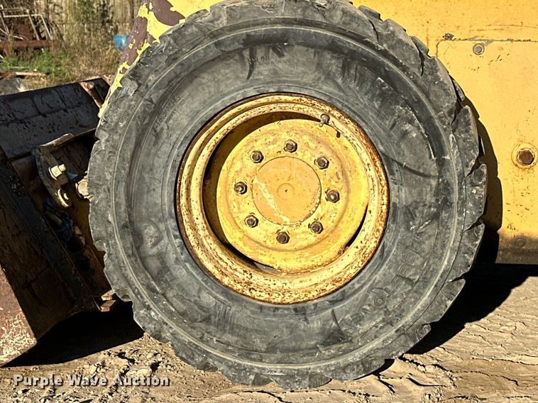 image for item EH3842 Gehl skid steer loader