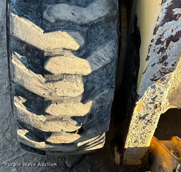 image for item EH3842 Gehl skid steer loader