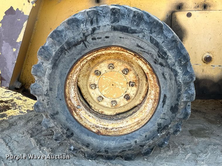image for item EH3842 Gehl skid steer loader