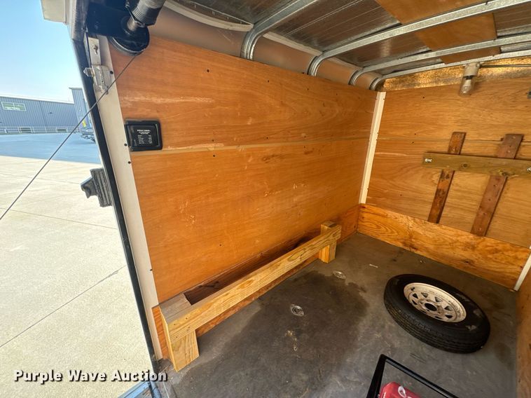 image for item EH6518 1994 Wells Cargo SW8 enclosed cargo trailer